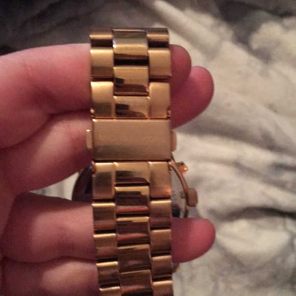 Rose gold Michael Kors watch - Picture 3 of 4